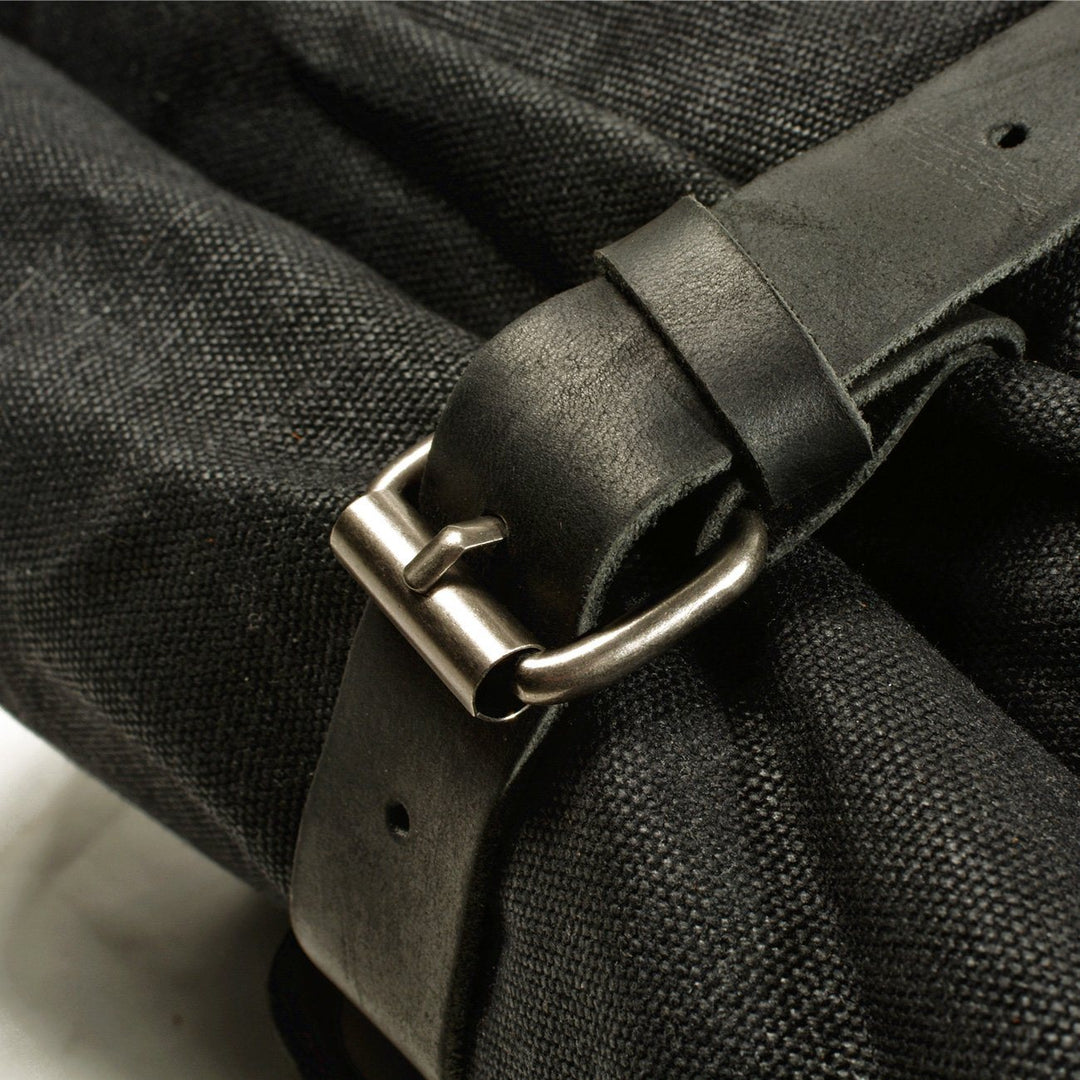 Vetra | Minimalistischer Rolltop-Rucksack aus gewachstem Canvas