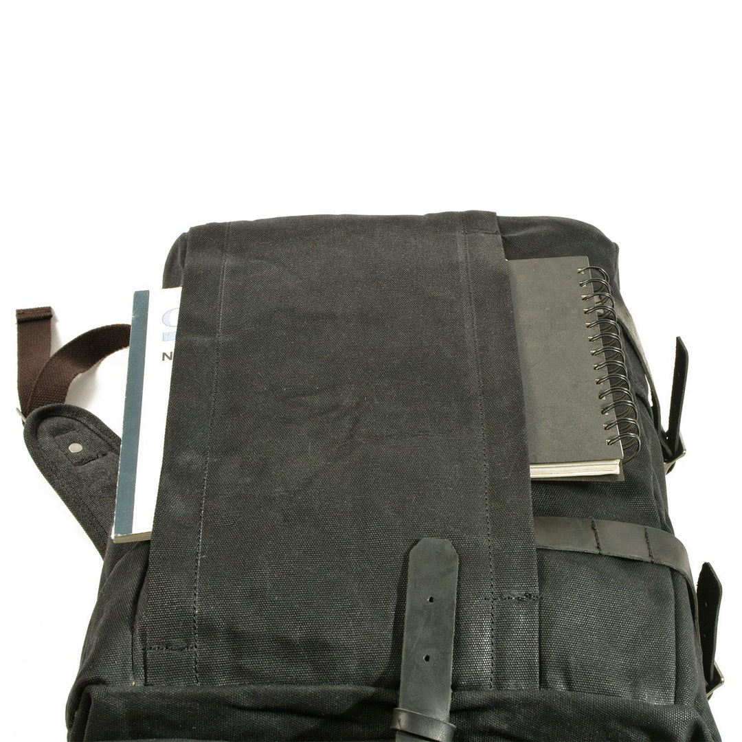 Vetra | Minimalistischer Rolltop-Rucksack aus gewachstem Canvas