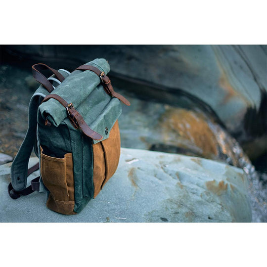Eira | Vintage-Rucksack aus gewachstem Canvas mit Rollverschluss